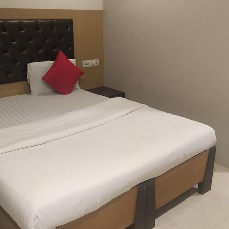 Hotel Palm Star Belapurpada Kültér fotó