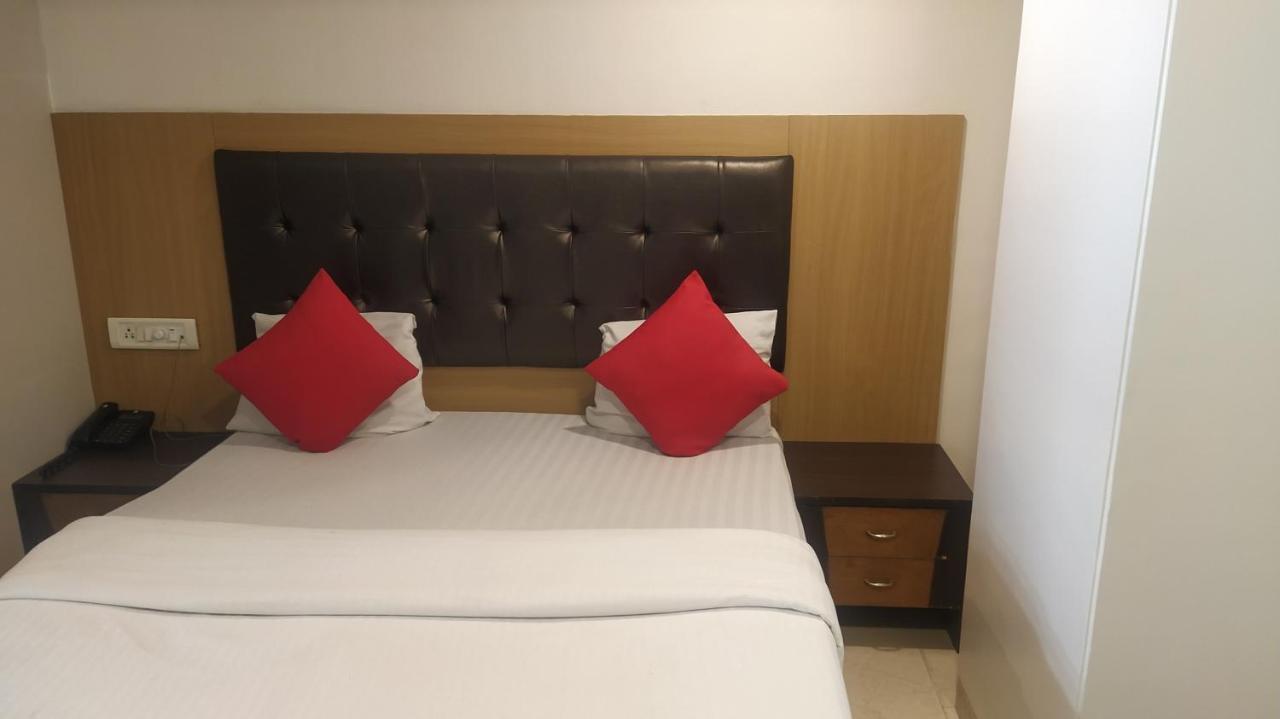 Hotel Palm Star Belapurpada Kültér fotó