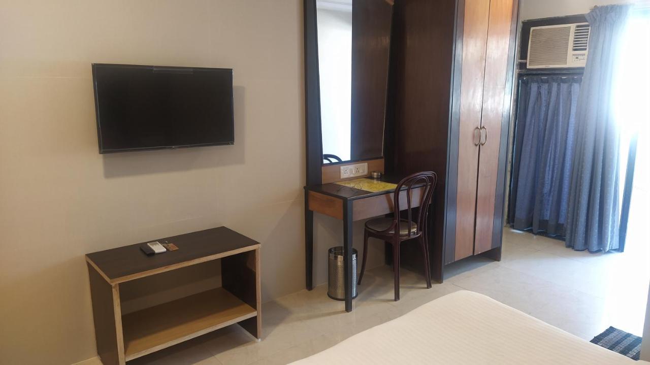Hotel Palm Star Belapurpada Kültér fotó