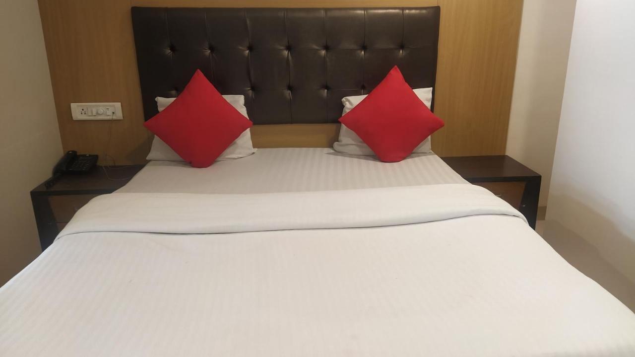 Hotel Palm Star Belapurpada Kültér fotó